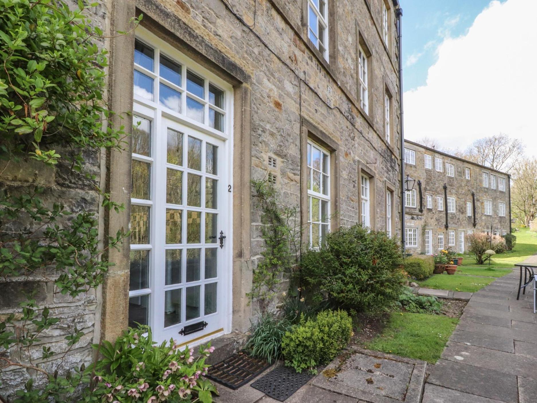 2 Riverside Walk * Airton